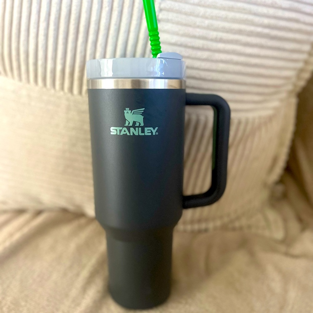 Stanley Quencher H2.0 , Stainless Steel Vacuum Insulated Tumbler w/ Lid & Straw